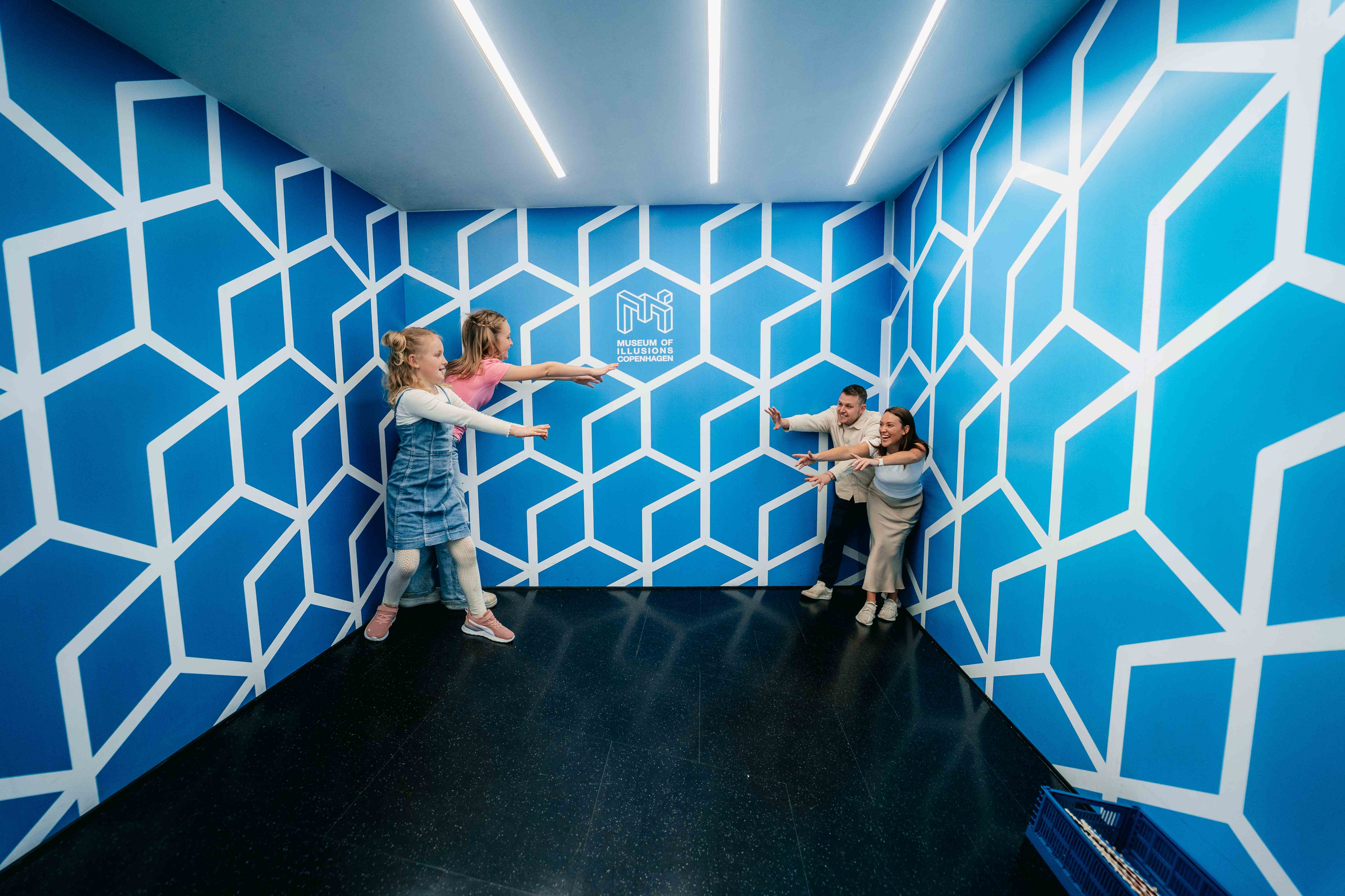 MOI Ames Room9